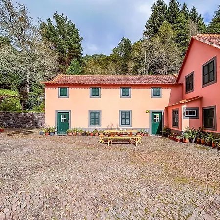Casa Dos Castanheiros بيت للعطل *