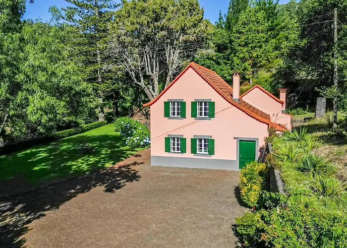 Casa Dos Castanheiros Feriehus *